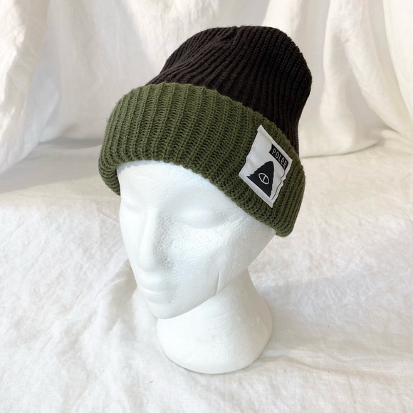 Polar Cuffed Beanie Toque - Picture 3 of 14